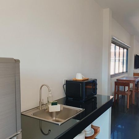 The Sila Suites - Intrawarorot Chiang Mai Bagian luar foto