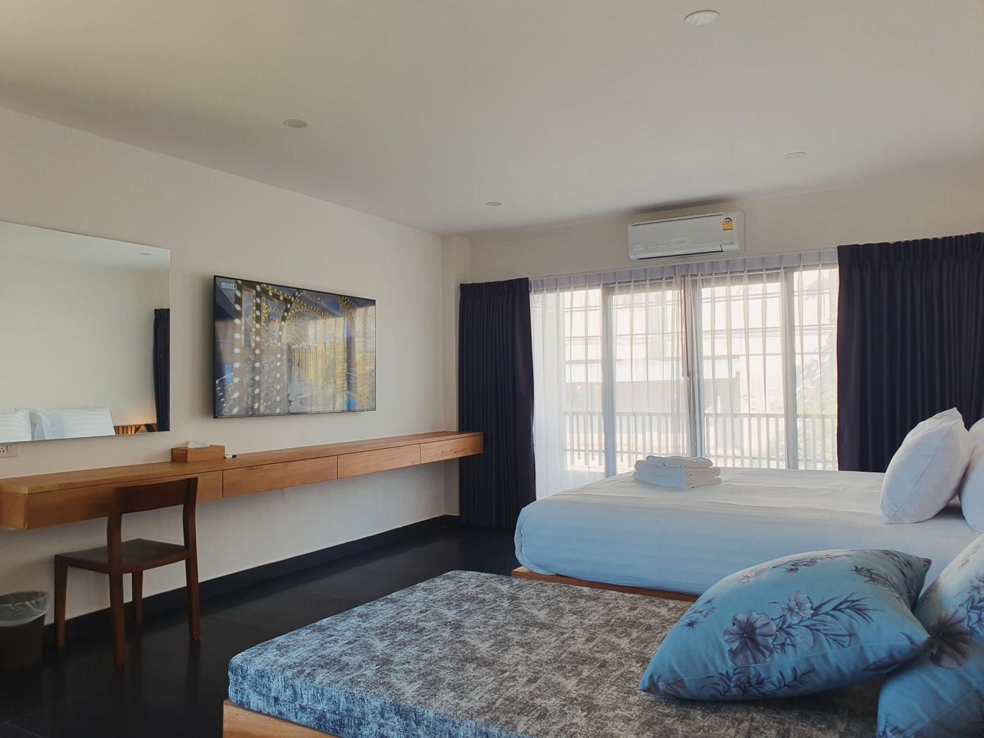 The Sila Suites - Intrawarorot Chiang Mai Bagian luar foto