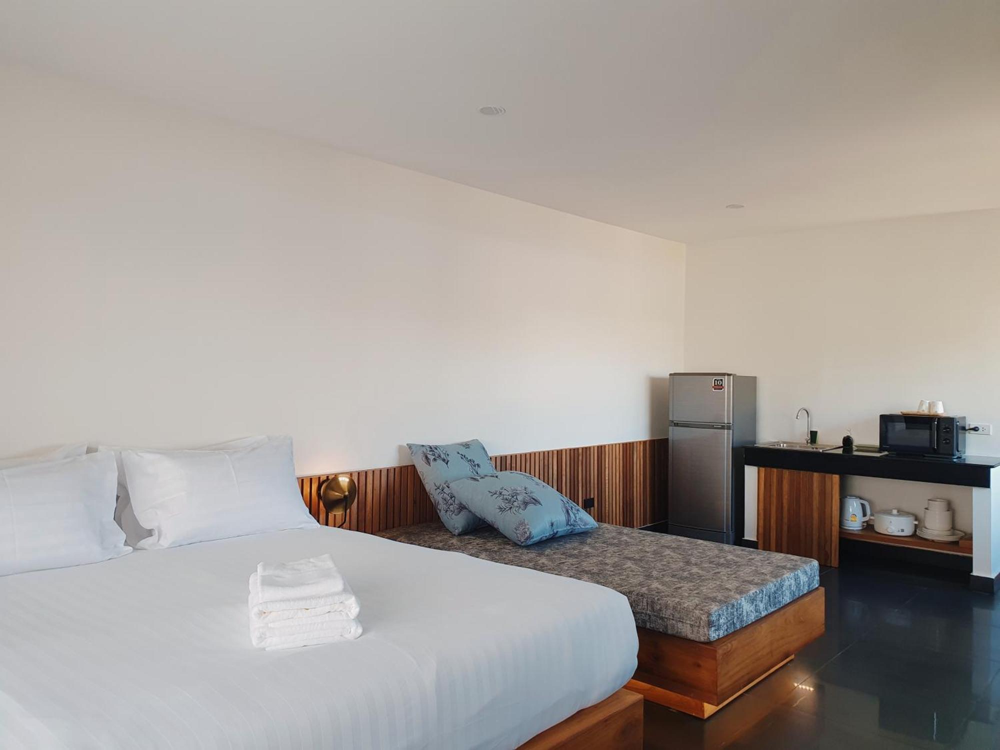 The Sila Suites - Intrawarorot Chiang Mai Bagian luar foto