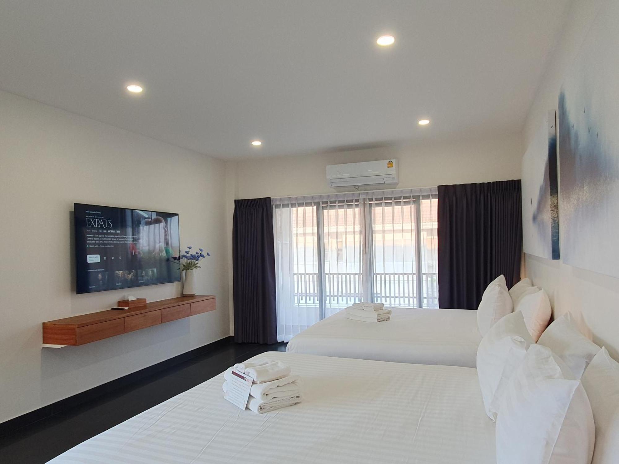 The Sila Suites - Intrawarorot Chiang Mai Bagian luar foto